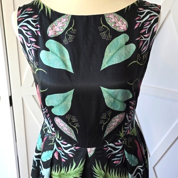 Floral Sleeveless Dress - Black and Green - Picture 3 of 14